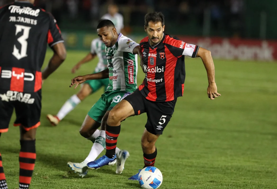 Alajuelense está en la cima