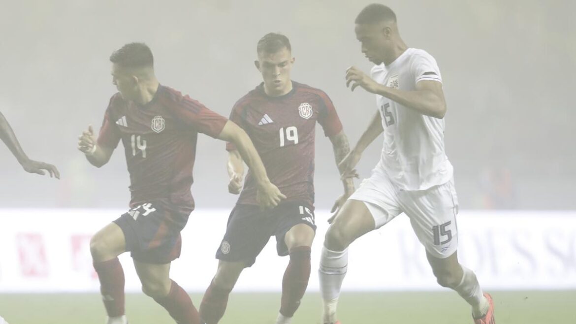 La niebla cobijó la Selección Nacional