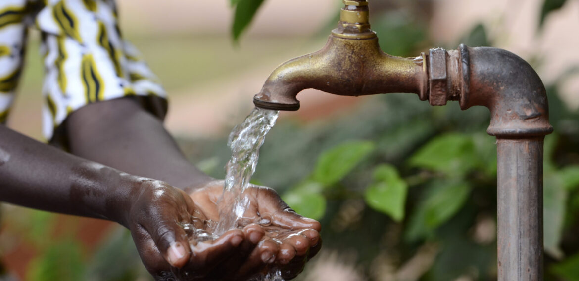 ¡Agua dulce subterránea en África!