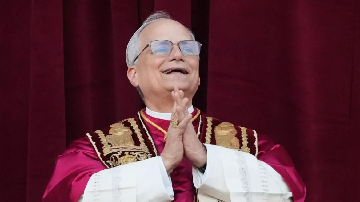 León XIV debuta con un llamado a la paz mundial