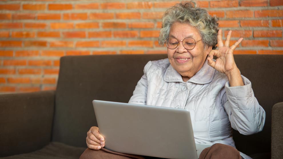 Personas adultas mayores frente a las noticias falsas: ¿cómo identificarlas?