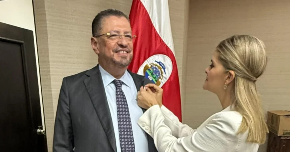 El hoy Mini-stro
