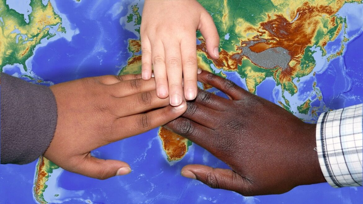 La multiculturalidad debe acompañarse de respeto, de inclusión y de diálogo para impulsar el país 