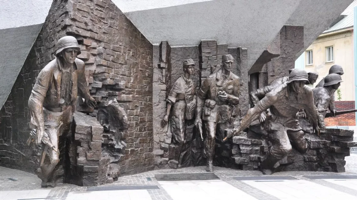 Varsovia tras 1945, la ciudad del levantamiento y del renacer