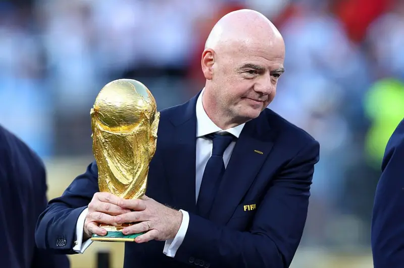 La UEFA emprende acciones penales contra Infantino